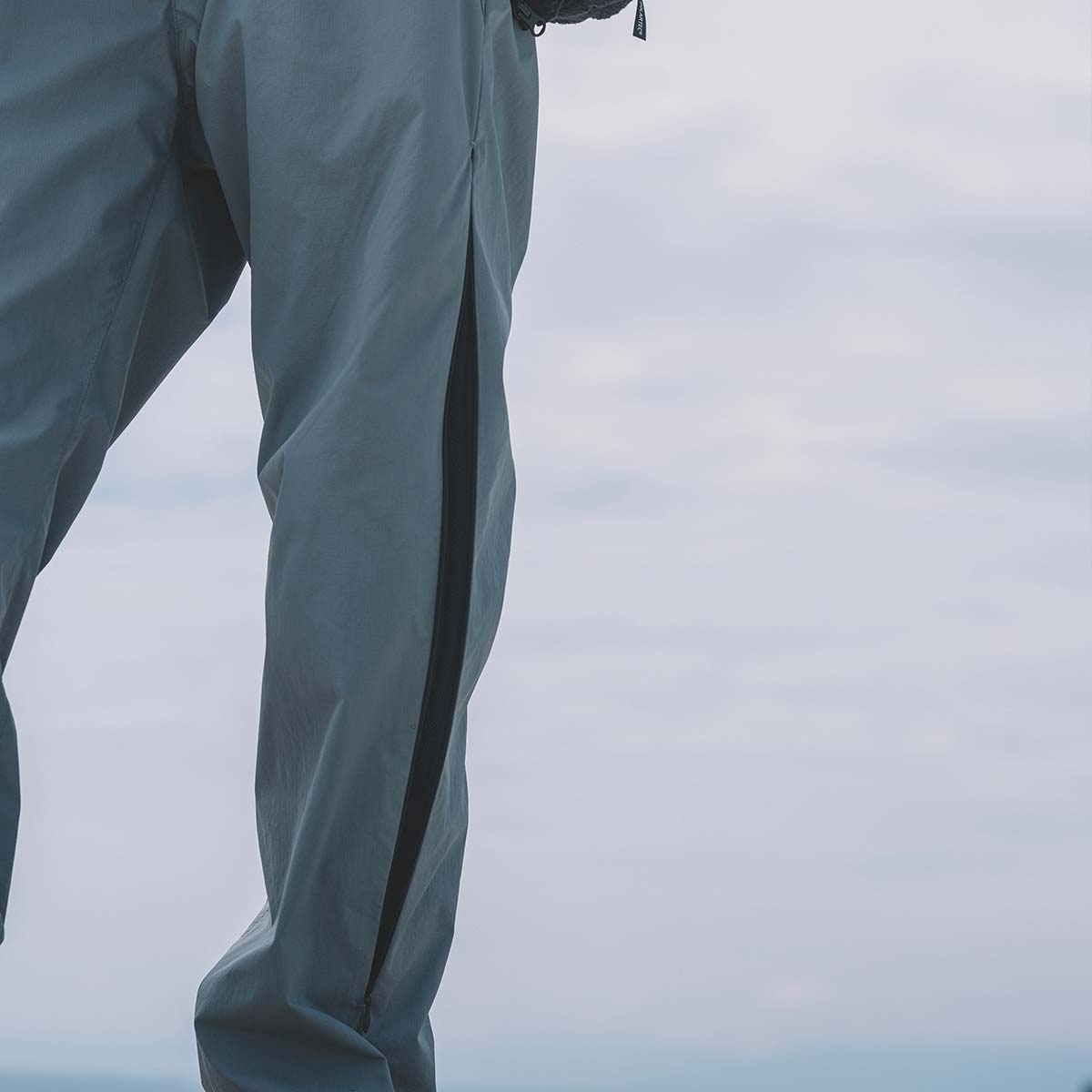 NYLON ZIP-UP PANTS<span>ナイロン ジップ-アップ パンツ［ユニセックス］</span>